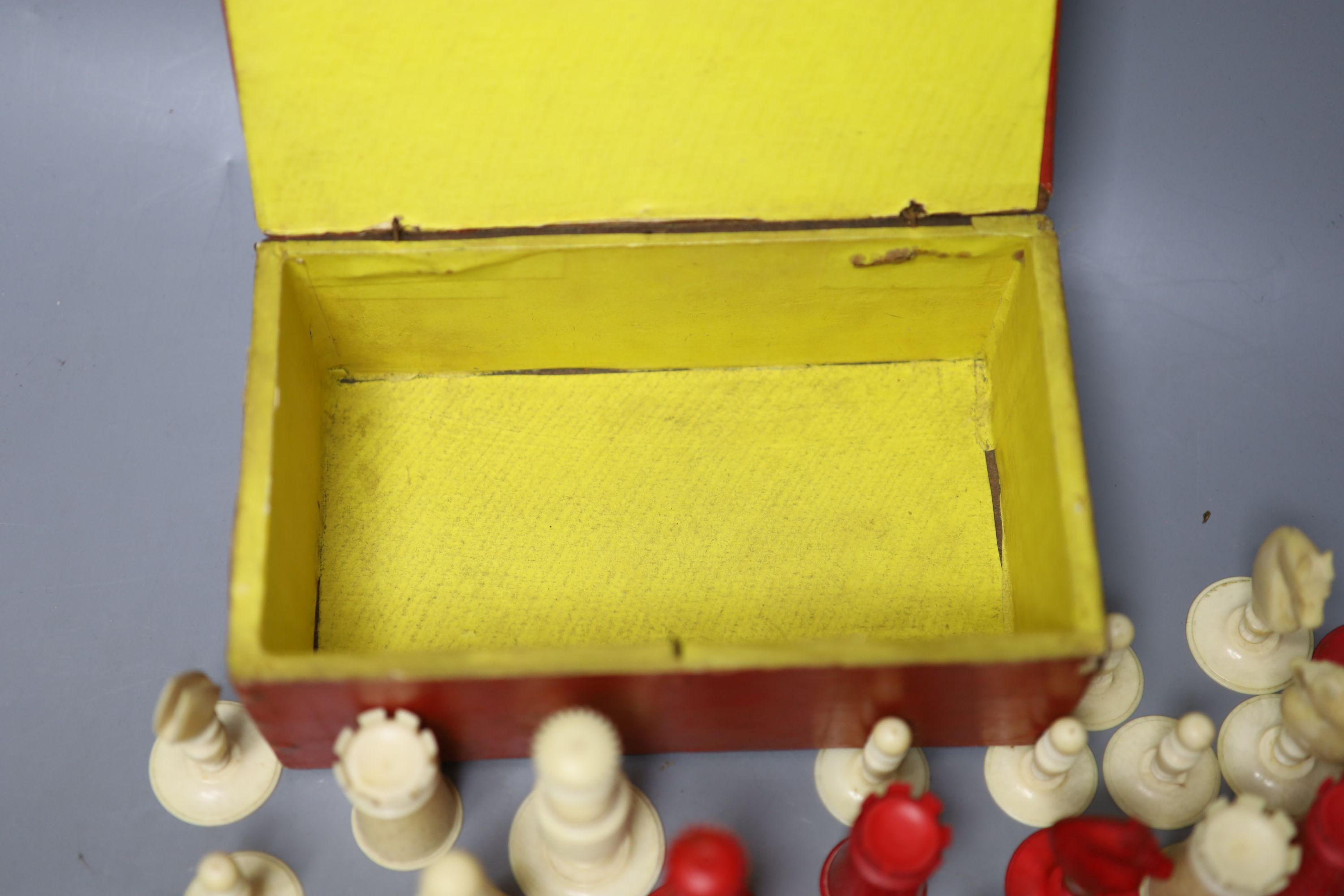 A 19th century red stained and natural ivory chess set, Kings 8.2 cm